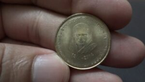 ५ रुपए की कीमत ५० रुपए (5 Rupee coin being for sold 50 Rupees) new/rare coins list