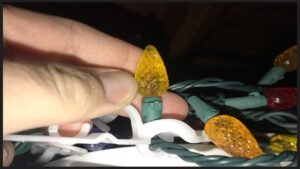 Tips For How To Hang Christmas Lights On The Roof