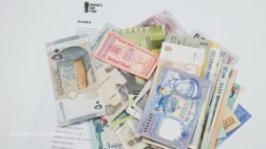 Full Paper Money World Currency Collection Packing for an Order