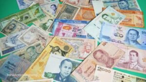 World Banknotes More then 35 World Currencies Packed and Shipped on Cash on Delivery