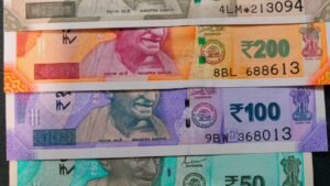 Happy Holi, The Currencypedia,आपने गौर किया नए नोट सात रंगों के हैं।