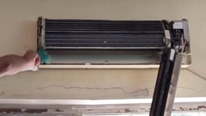 Split AC service done by local mechanic for ₹400..Good/bad you tell me in comments? (Hindi)