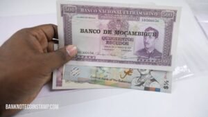 Mozambique 100 Escuados and World Banknotes