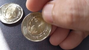 New 20 rupee cud minor error coins are in circulation, अपनी जेब जरूर चेक किजिये