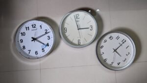 Returned Oreva Silent wall clock bought from Flipkart for ₹330 (Model no. Oreva AQ 1687 SS white)