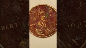 1982 red penny coin roll hunting 👌
